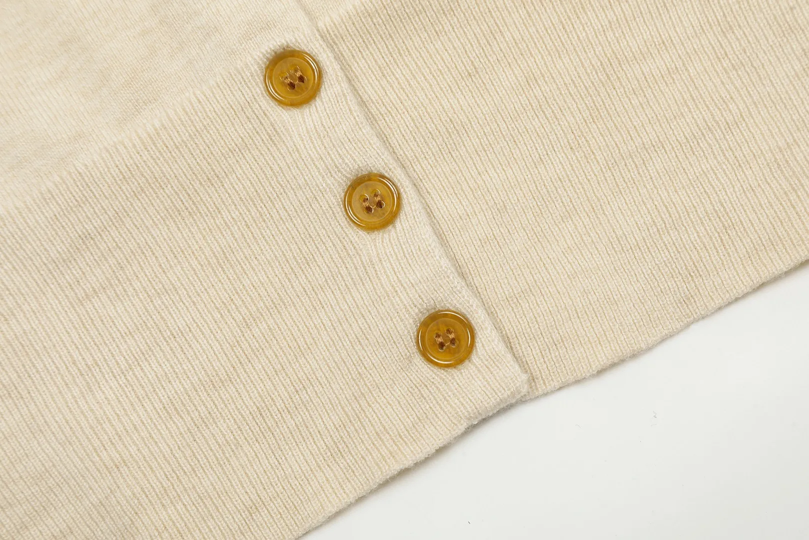 vivienne west wood Vivienne Saturn Classic Knitted Sweater Wool Cardigan 2023FW Latest Model Exclusive and Highest Quality on the Whole Network Order with Confidence - 🧩15% Merino Cotton Wool 85% Wool Blended 🧩Correct Italian 🇮🇹100% Wool Washed Wheat Logo 🧩Original Purchase True Model Opening 🧩Original Purchase Records and Comparison Charts Can Be Provided Order with Confidence 🧩Customized laser translucent buttons, the texture is clean and clear, completely restored 🧩Instant sale of all Taobao 300+ versions. Purchasing quality, full of quality, definitely not a copywriter, a real good product, the actual product is far beyond the budget. Size: S -M- L Color: black, cream apricot, coffee, gray, fluorescent green, blue
